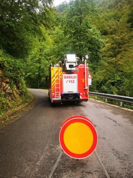 Zapora na cesti_Foto Jure Gantar